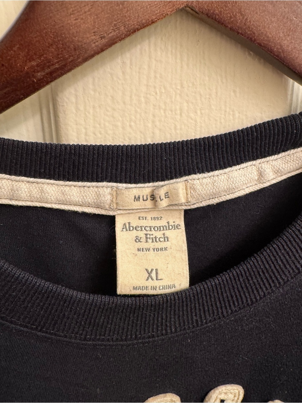 Abercrombie & Fitch Navy Blue Crewneck Sweatshirt with Cream Trim - Picture 2 of 3